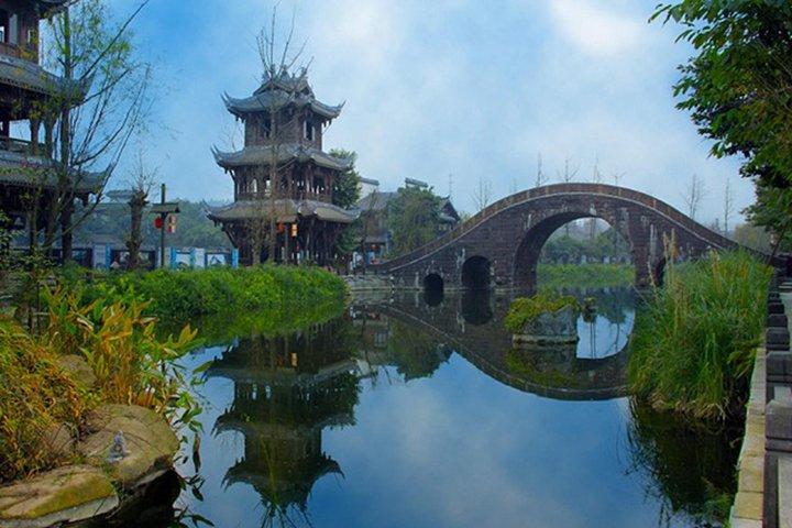 One Day Private Tour of Leshan Giant Buddha, Huanglongxi Ancient Town