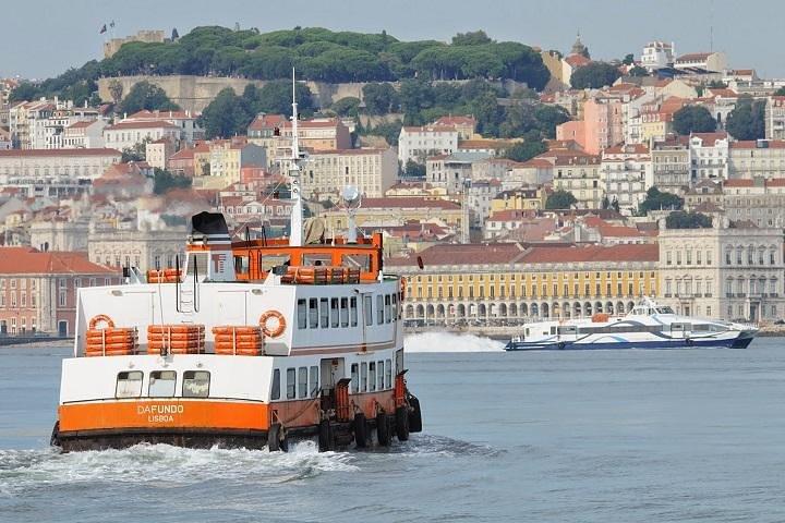 South of Lisbon Private Tour - Cacilhas - Almada - Costa da Caparica