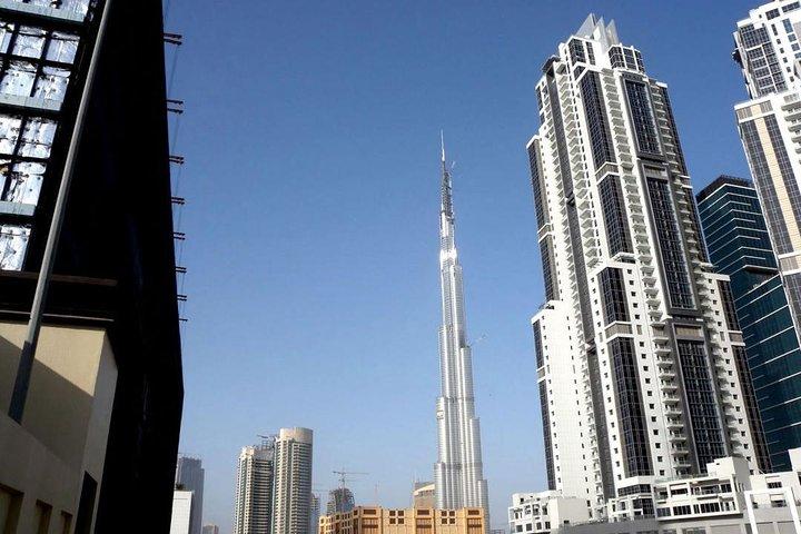 Dubai Tour and Desert Safari: Sand Boarding & BBQ Dinner Combo