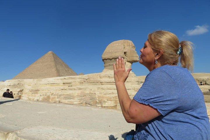 Cairo Private Full-Day Tour Giza Pyramids, Sphinx, Memphis & Sakkara with Lunch