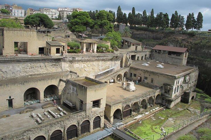 Guided Day Tour of Pompeii and Herculaneum with Light Lunch