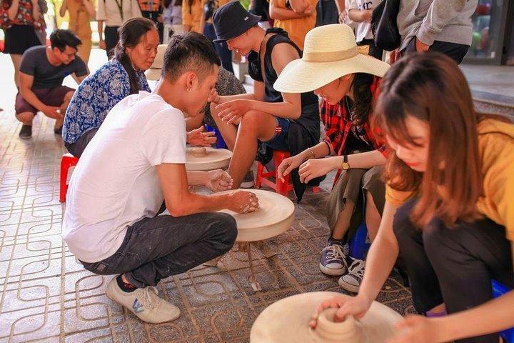Private tour Bat Trang ceramic village - Van Phuc silk village with local meals