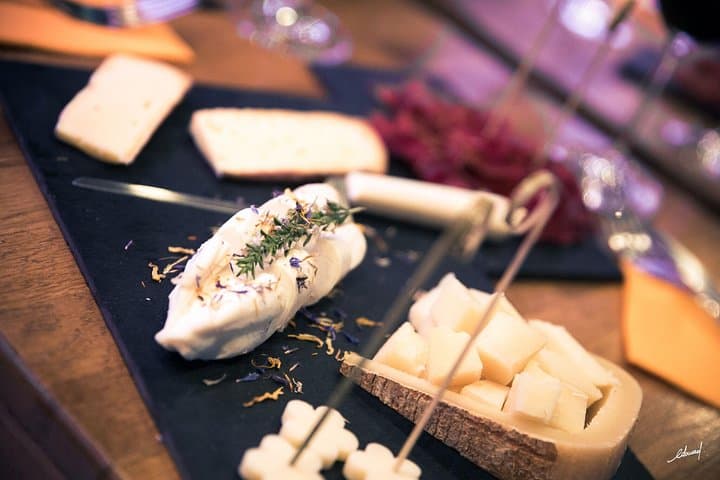 Paris Wine and Cheese Pairing Private Masterclass in a Bistrot