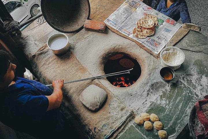 Chandni Chowk Delhi Food Tour with 15+ Tastings
