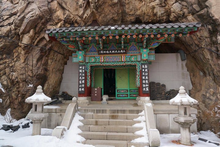 Private Hiking tour to Bukhansan Peak(Baegundae: 836.5m) with Mountain Expert