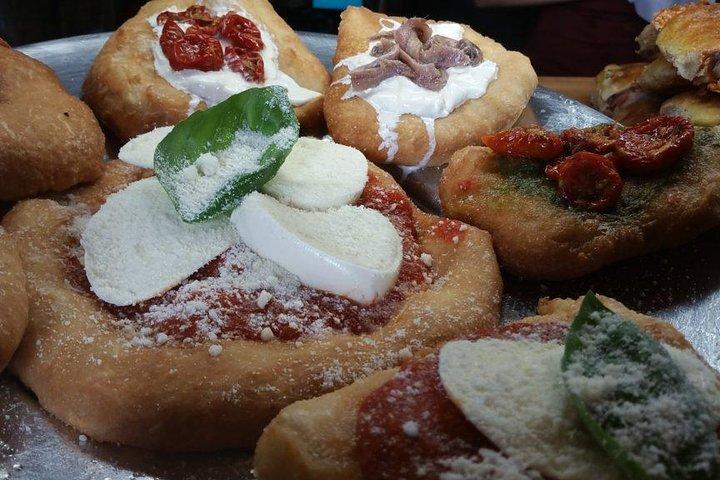 Rome Colosseum: Pizza & Aperitivo Food Tour at Sunset