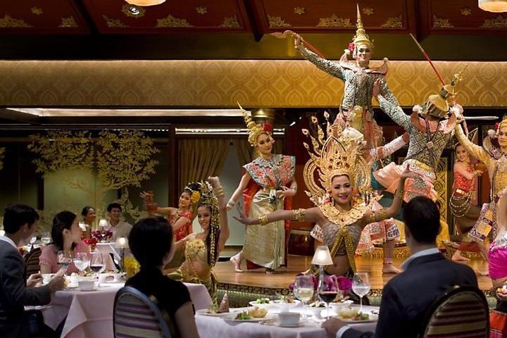 Gourmet Dinner & Spectacular Show at Mandarin Oriental