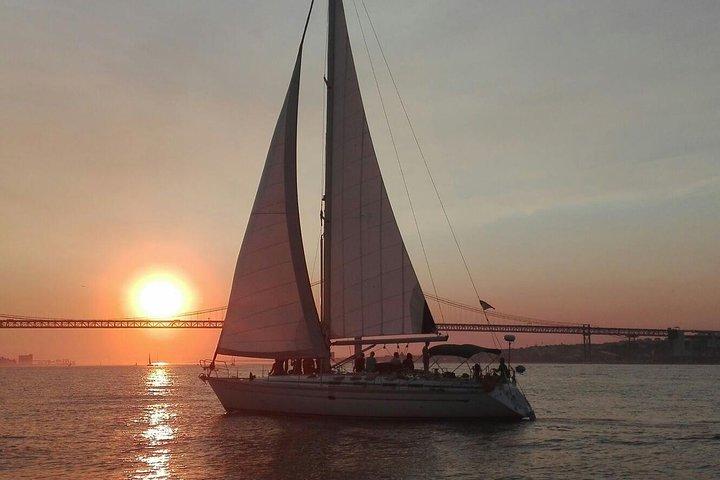 Sailboat Tour in Lisbon with drinks included | Morning and Sunset
