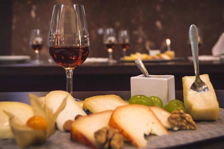 Porto: Private Walking Food Tour with Tastings