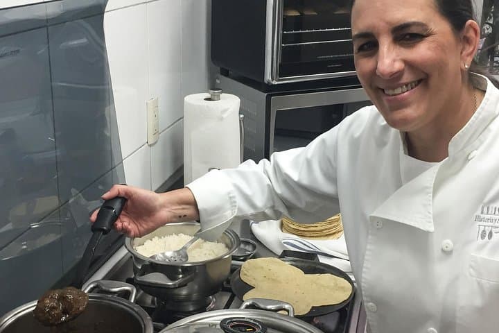 Private Mexican Cooking Class with Gastronomic Historian, Lucia