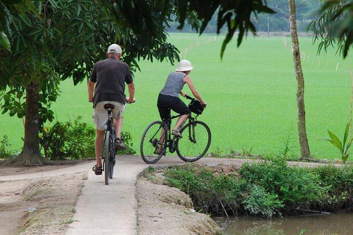 Small-Group Hoa Lu - Tam Coc Day Tour from Hanoi
