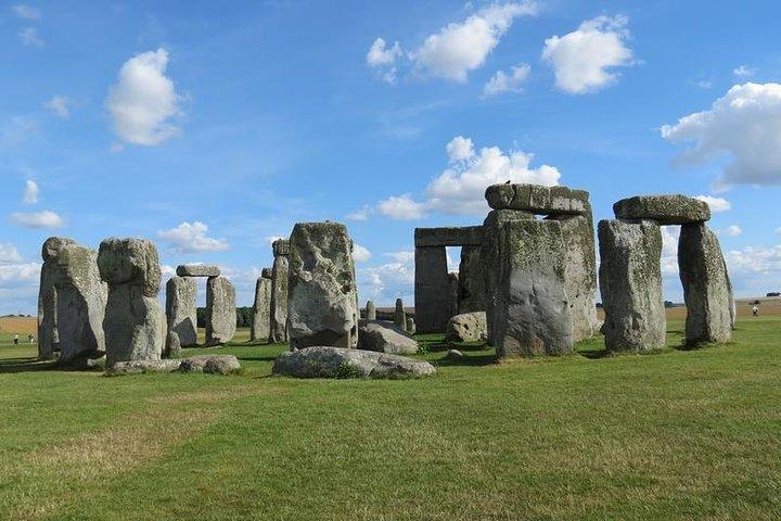 Windsor Castle and Stonehenge PRIVATE TOUR Luxury Sedan