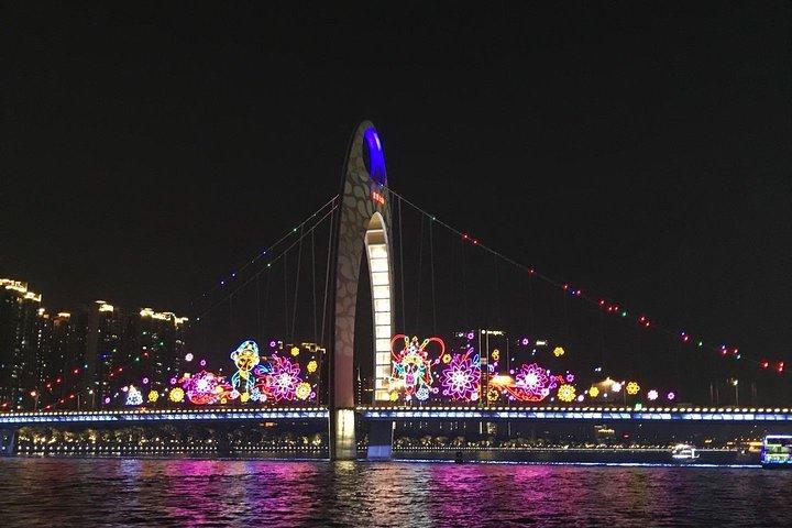 Buffet Dinner at Canton Tower Revolving Restaurant with Pearl River Night Cruise