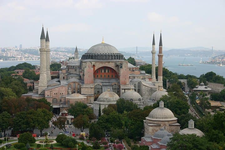 Istanbul Old City Tour:Hagia Sophia,TopkapiPalace,BlueMosque GrandBazar
