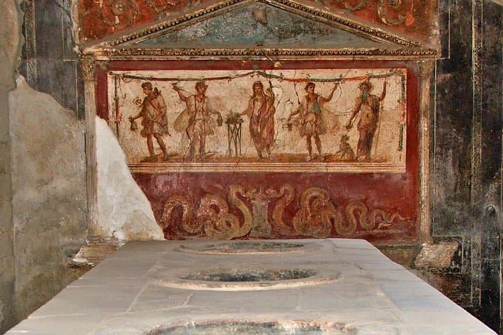 Pompeii private small group tour - 4 hours including transfers