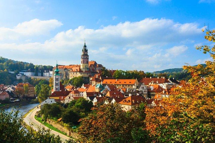 Scenic transfer from Prague to Passau with 4 hours sightseeing in Cesky Krumlov