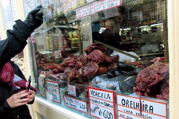 Porto Private Food & Wine Walking Tour with Market & Tastings