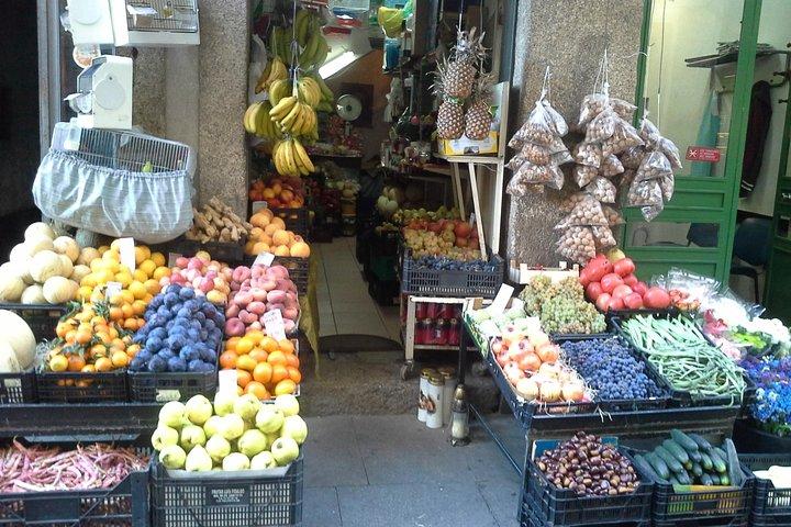 Porto Private Food & Wine Walking Tour with Market & Tastings