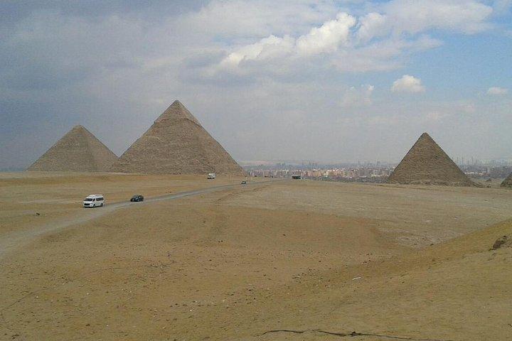 Cairo Layover Tour to Giza Pyramids & Felucca Ride on Nile from Cairo Airport