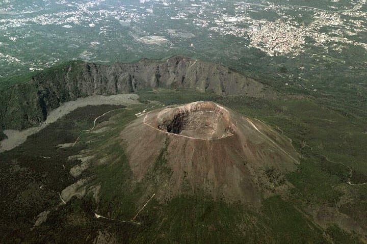 Pompeii & Mt.Vesuvius Day Tour from Naples with Pizza Lunch