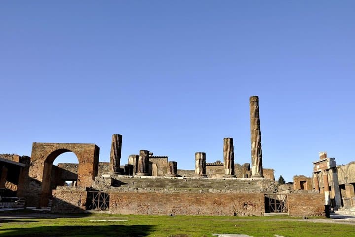 Pompeii: 2 Hour Private Tour with an Archeologist Guide