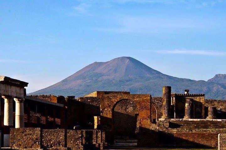 Pompeii: 2 Hour Private Tour with an Archeologist Guide