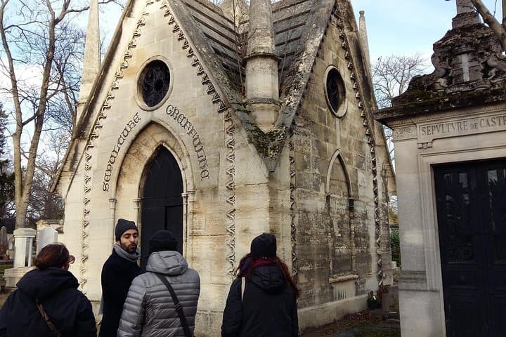 Private Guided Tour to Père Lachaise Cemetery in Paris