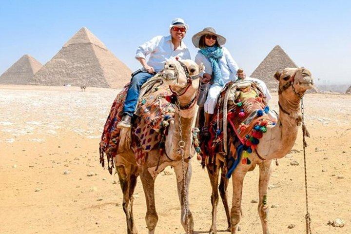 private tour to Giza pyramids Sphinx