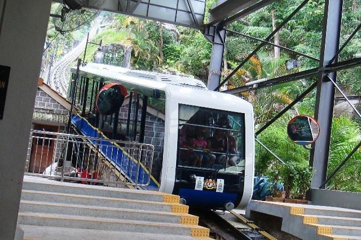 Private Half-Day Penang Hill and Kek Lok Si Temple Tour