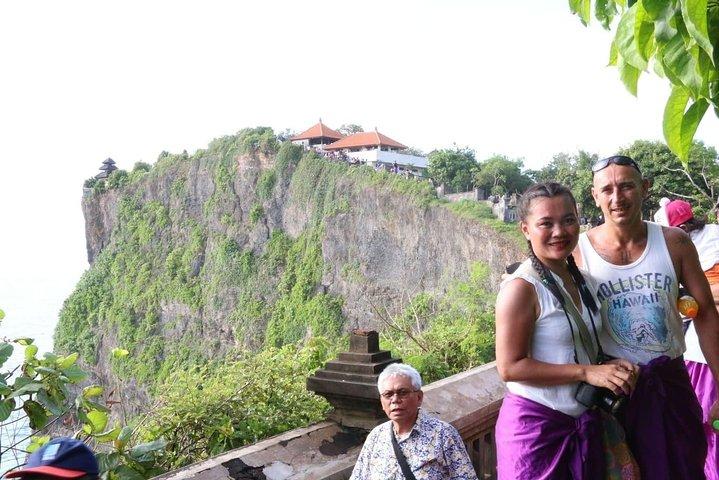 Tanah Lot and Uluwatu Temple Tour Including Seafood Dinner at Jimbaran Beach
