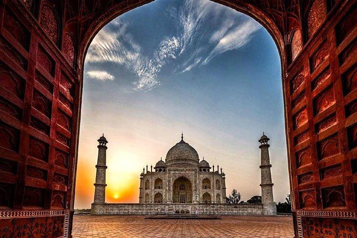 Sunrise tour to Tajmahal and Agra fort from Delhi
