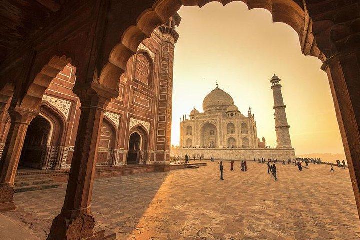 Sunrise tour to Tajmahal and Agra fort from Delhi