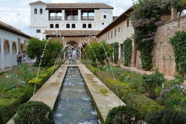 Alhambra: Skip-the-Line to Nasrid Palaces & Generalife