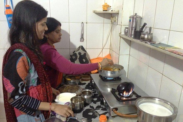 Jaipur Market Tour & Vegetarian Rajasthani Home Cooking Class