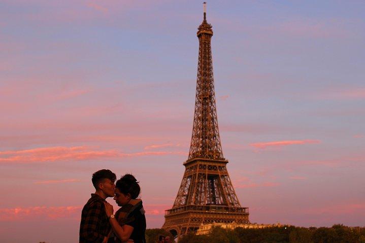 Paris Photographer: Exclusive Photoshoot with Private Car