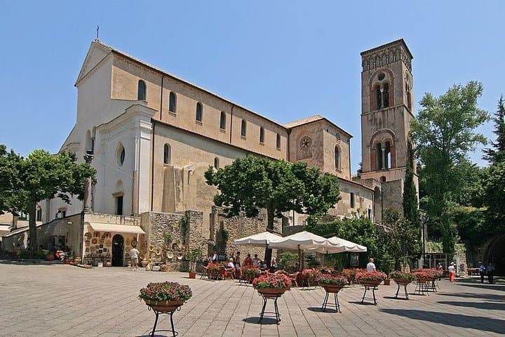 Grand Tour of 10 hours: Amalfi coast, Sorrento & Pompeii ruins