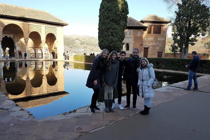 Private Alhambra Highlights Tour Including the Nasrid Palaces