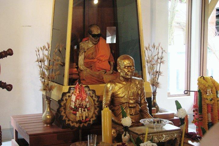 Ko Samui City Tour including Wat Phra Yai, Lat Ko Viewpoint, Hin Ta Hin Yai Rock