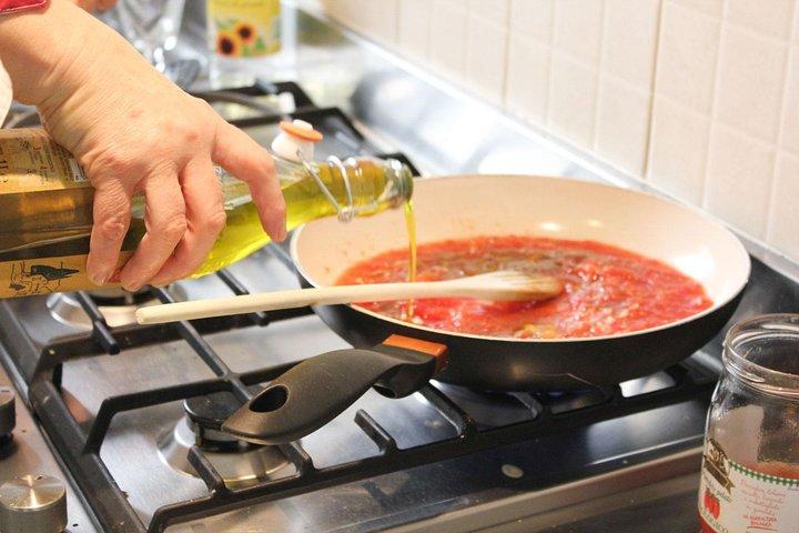 Authentic Tuscan Pasta Class in Florence with Local Chef Cinzia