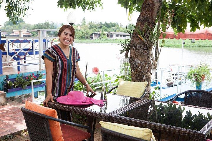Scenic Boat Ride & Private Thai Cooking Class in Bangkok with Aoy