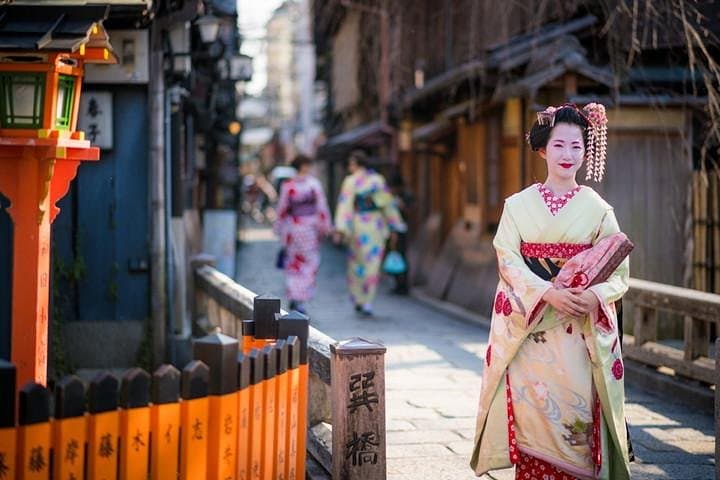 Gion and Fushimi Inari Shrine Kyoto Highlights with Government-Licensed Guide