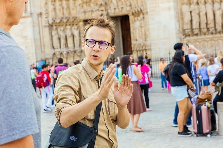 Paris City Center with Notre Dame interior Exclusive Walking Tour