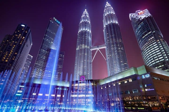 Glittering Night at Lake Symphony, River of Life & Saloma Bridge