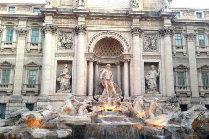 Rome Max 6 People Walking Tour: Pantheon, Trevi Fountain, Gelato
