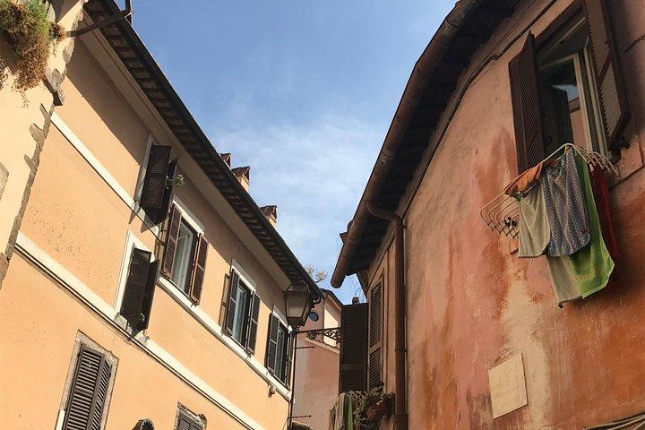 Rome Max 6 People Walking Tour: Pantheon, Trevi Fountain, Gelato