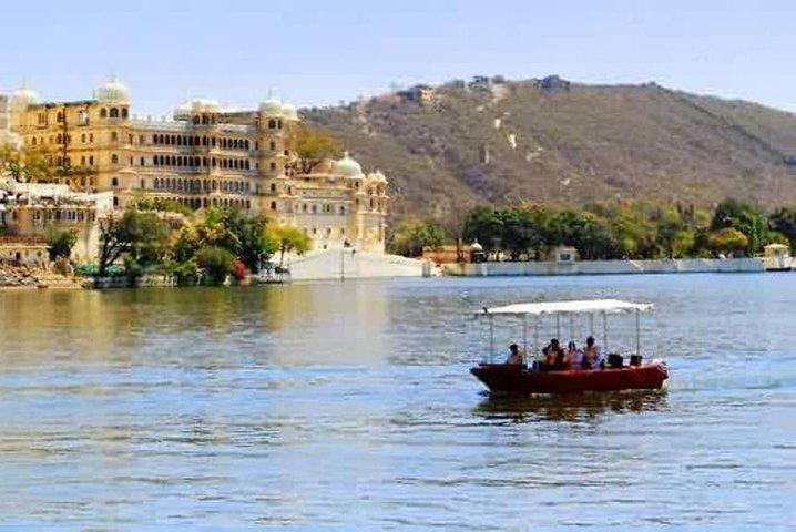Sunset Boat Ride On Lake Pichola In Udaipur