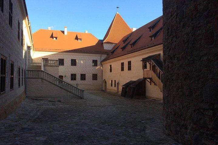 Tour from Riga to Vilnius: Bauska Castle, Rundale Palace and The Hill of Crosses