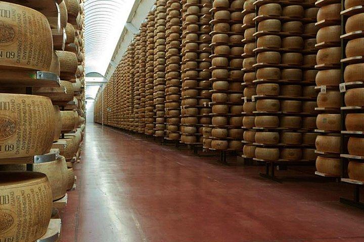 Grand gourmet tour around Parma