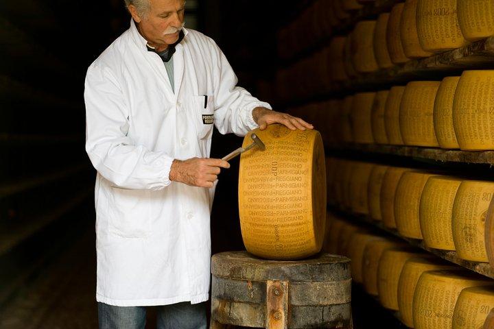Grand gourmet tour around Parma
