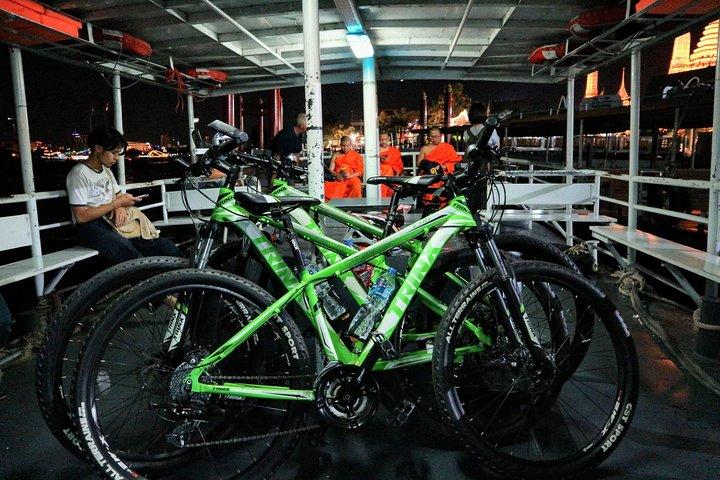 Bike Bangkok at Night with Thai Dinner